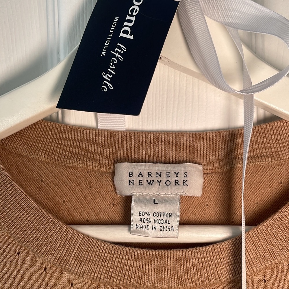 Authentic BARNEYS NEW YORK. All season classic sweater.